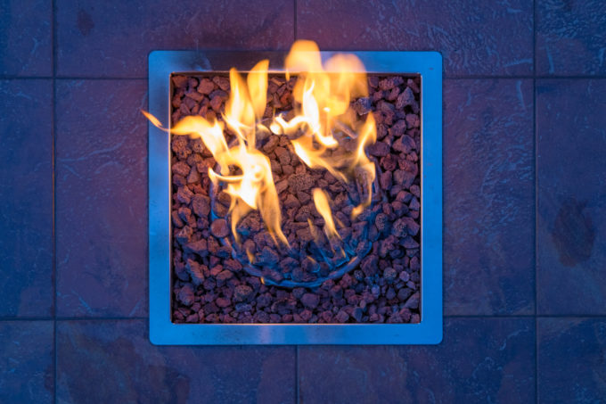 Gas fire place with gravel in a square